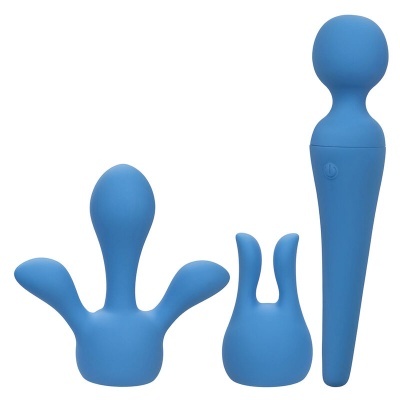 Conjunto de três acessórios azuis em silicone com diferentes formas e botão de ligar