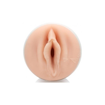 Produto em formato redondo com textura e cor de pele, simulando forma feminina