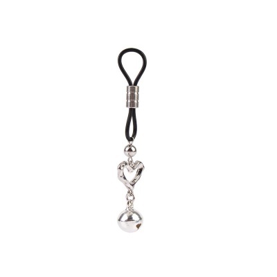 Chaveiro com cordão preto e pingente metálico em forma de coração e esfera