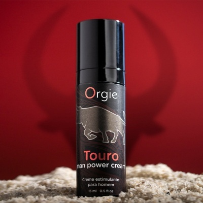 Frasco preto de creme estimulante para homem Orgie Touro sobre superfície texturada