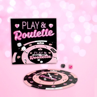 Jogo de tabuleiro PLAY & Roulette preto e rosa com dados sobre fundo rosa