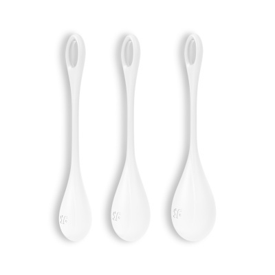 Três colheres brancas de silicone com cabo longo e furo oval