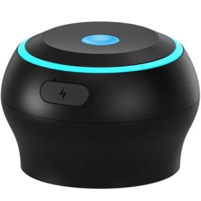 Dispositivo preto redondo com luz azul e botão central