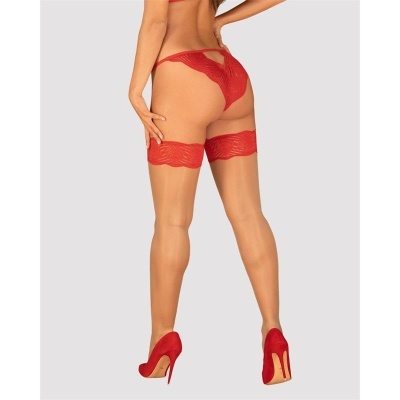 Mulher de lingerie vermelha, meias transparentes com renda vermelha e sapatos vermelhos