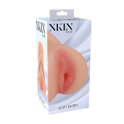 Embalagem branca com produto anatómico em silicone cor de pele e texto XKIN RAW SOFT ENTRY