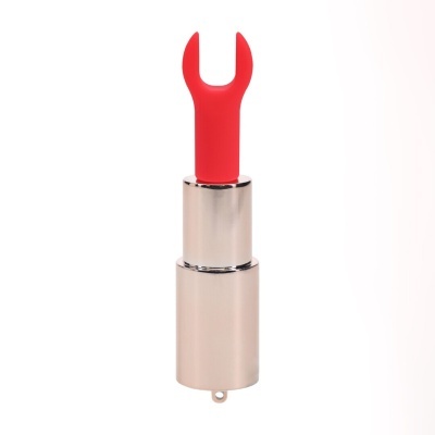 Ferramenta metálica com topo vermelho em silicone em forma de garra