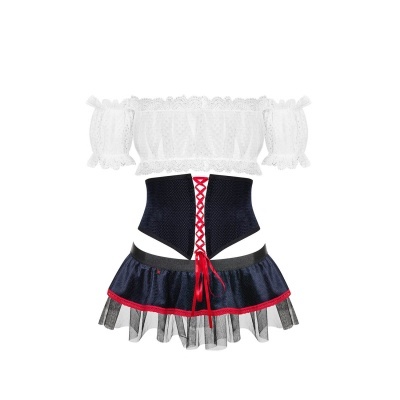 Conjunto feminino blusa branca rendada, corpete azul com laço vermelho, saia azul com tule preto e detalhe vermelho.