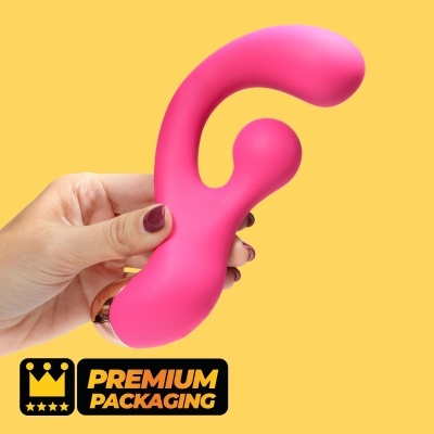 Produto cor-de-rosa com textura lisa segurado por mão, fundo amarelo, texto em caixa preta e amarelo