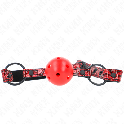 Mordaça de bola vermelha perfurada com correias em padrão vermelho e preto.