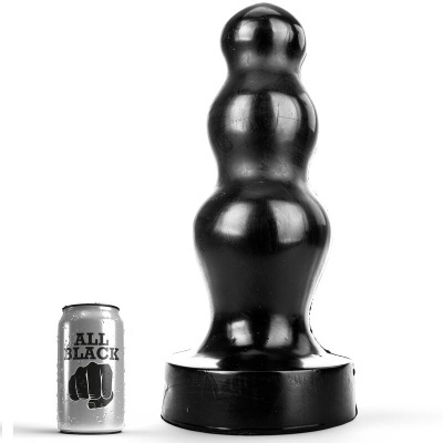 Objeto preto grande com três esferas empilhadas ao lado de uma lata prateada com texto ALL BLACK