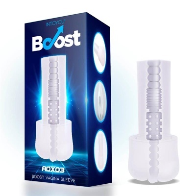 Embalagem azul de Boost Vagina Sleeve com produto branco translúcido ao lado
