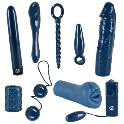 Conjunto de brinquedos sexuais azuis com várias formas e controlador remoto.