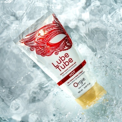 Frasco plástico branco com tampa amarela de gel íntimo Lube Tube HOT em água com bolhas