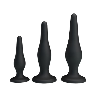 Três plugs anais de silicone preto de tamanhos diferentes com base larga