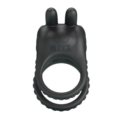 anel vibrador preto com formato de orelhas em fundo branco