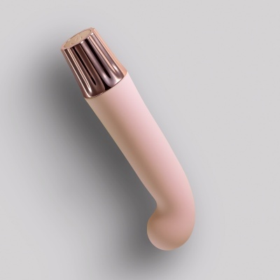Produto em silicone rosado com acabamento metálico cor de rosa