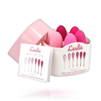 Conjunto Leslie Kegel Fit com cones de treino em vários tons de rosa dentro de estojo branco com tampa rosa