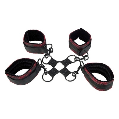 Conjunto de quatro algemas em tecido preto e vermelho com fechos e argolas pretas