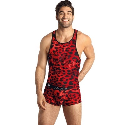 Homem a usar camiseta de alças e cueca boxer vermelha e preta com padrão de leopardo e texto ANAÏS na cintura
