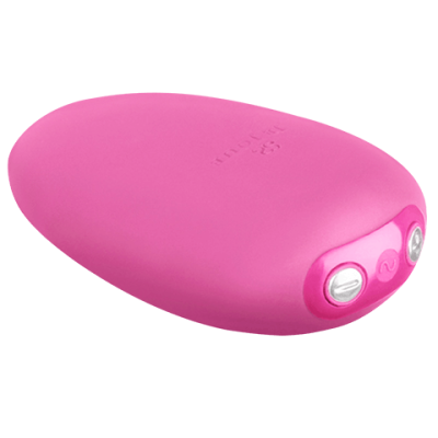 Objeto rosa oval com botões e texto embossado INNOVA