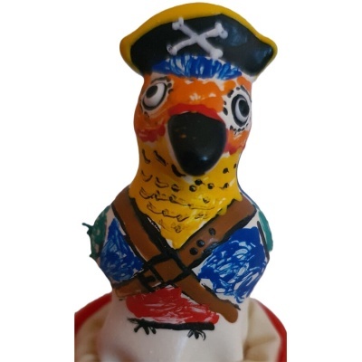 Vela decorativa papagaio pirata colorido com chapéu e faixa cruzada
