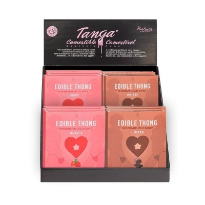 Expositor com embalagens de doces comestíveis em forma de tanga, morango e chocolate.