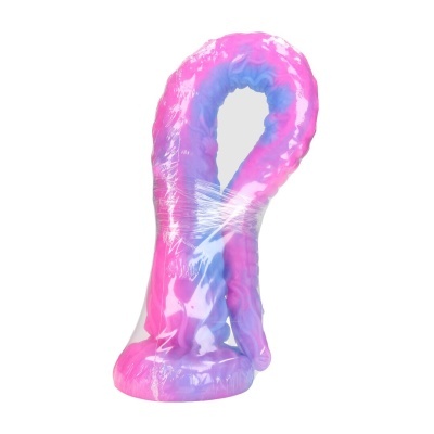 Produto de borracha rosa e roxo, textura irregular, embalado