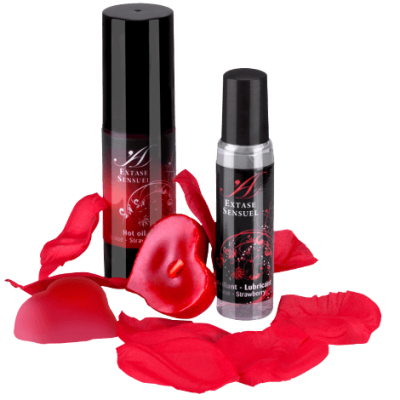 Dois frascos de óleo ou lubrificante com rótulos Extase Sensuel e pétalas de rosa vermelhas