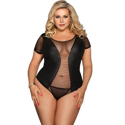 Body preto com painéis em tule transparente de riscas, manga curta, plus size