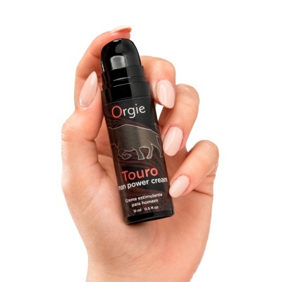Frasco de creme estimulante para homem Orgie Touro na mão com unhas nude