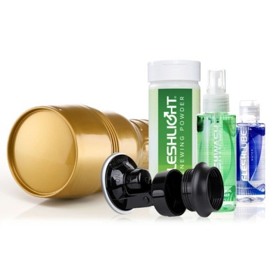 Produtos para cuidar de Fleshlight com embalagens dourada, branca, verde e azul