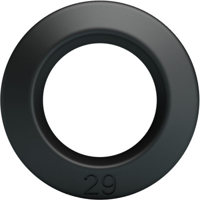 Anel preto com número 29 gravado no centro, fundo branco.