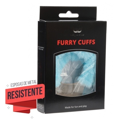 Algemas com pelúcia azul em embalagem preta com texto