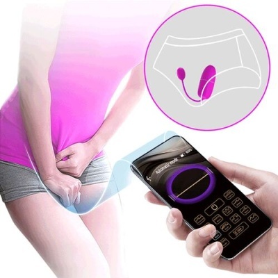 Dispositivo vibratório controlado por smartphone em cueca feminina branca
