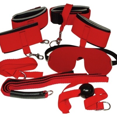 Conjunto de acessórios vermelhos com velcro e presilhas metálicas