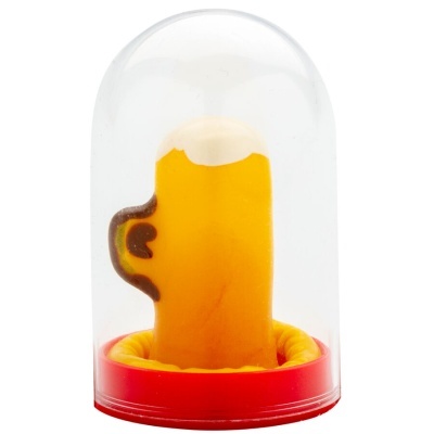 Figura decorativa de caneca de cerveja dentro de cúpula transparente com base vermelha