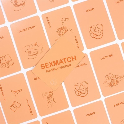 Conjunto de cartas cor de salmão com texto e ilustrações, destacando a carta SEXMATCH ROLEPLAY EDITION.