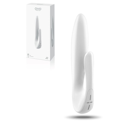 Produto branco com design ergonómico e embalagem com texto OVO, DESIGNED FOR WOMEN, J2