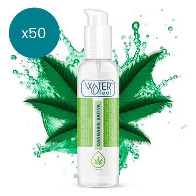 Frasco spray cannabis sativa com design verde e branco e fundo de folhas e água