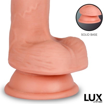 Objeto em silicone cor pele com base sólida e ventosa, texto SOLID BASE e LUX LATETOBED