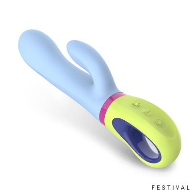 Vibrador azul claro com pega amarela e detalhes roxos, com botões, sobre fundo branco