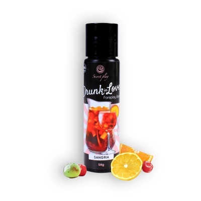 Frasco preto de bálsamo com rótulo sangria e frutas ao lado