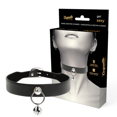 colar choker preto com pingente bola e embalagem com imagem e texto informativo
