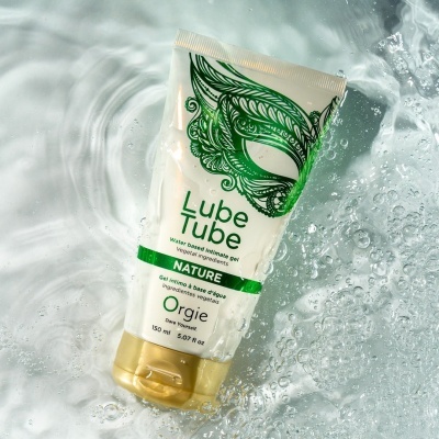 Tubo de gel íntimo Lube Tube Nature da Orgie com design verde em fundo aquático