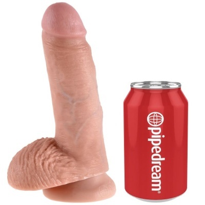 Dildo realista em cor pele ao lado de uma lata vermelha com texto branco pipedream