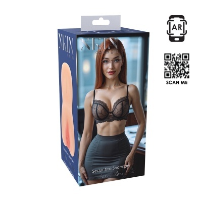 Caixa de produto XKIN com imagem de mulher ruiva com lingerie preta e saia cinza em fundo de escritório