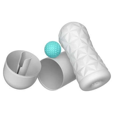 rolo de massagem branco, bola de golfe azul clara, caixa branca aberta