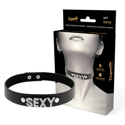 Choker preto em couro vegano com letras SEXY e embalagem com imagem e texto