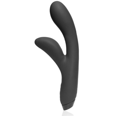 Vibrador preto anatómico em silicone sobre fundo branco