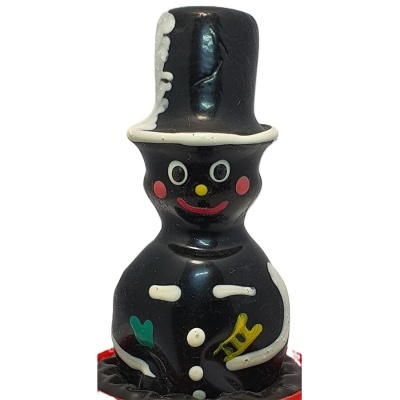 Boneco de neve decorativo preto com detalhes coloridos e chapéu alto